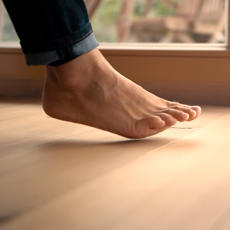 Fuß der auf Boden geht